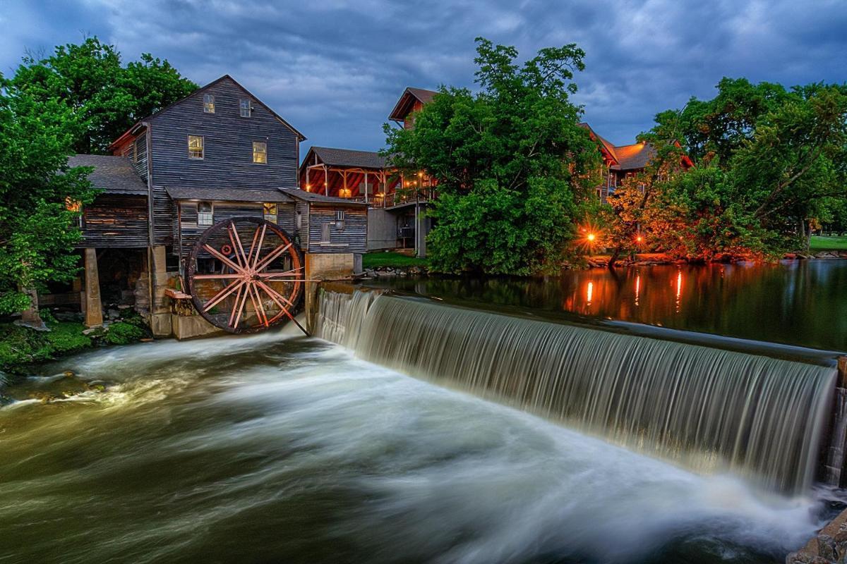 Smoky Bear Lodge With Guest House, Hot Tub, 1089 Free Tickets Each Paid Day, Dollywood And More سيفيرفيل المظهر الخارجي الصورة