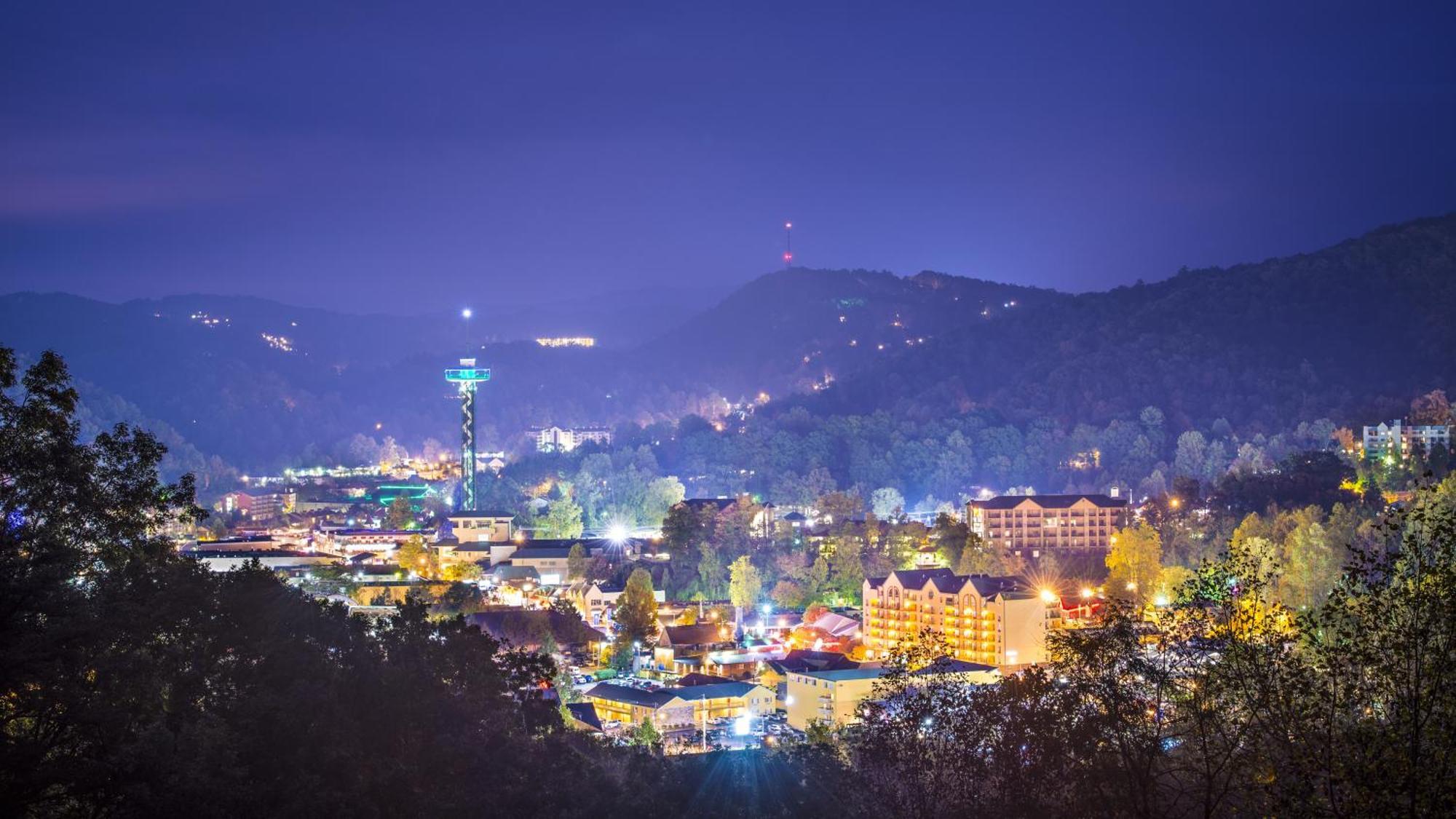 Smoky Bear Lodge With Guest House, Hot Tub, 1089 Free Tickets Each Paid Day, Dollywood And More سيفيرفيل المظهر الخارجي الصورة