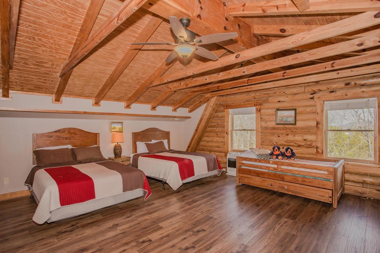 Smoky Bear Lodge With Guest House, Hot Tub, 1089 Free Tickets Each Paid Day, Dollywood And More سيفيرفيل المظهر الخارجي الصورة